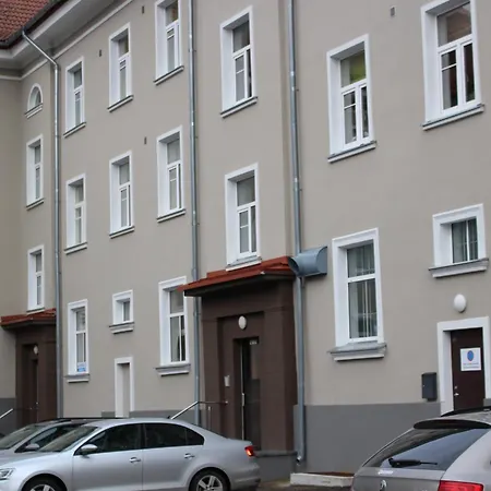 Akadeemia 1, Center Parnu